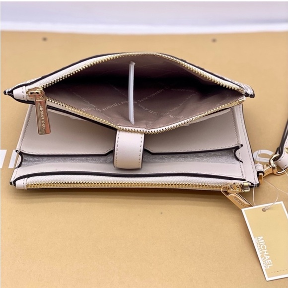 MICHAEL KORS LG DOUBLE ZIP
WRISTLET WALLET PHONE
HOLDER LIGHT CREAM MULTI - Picture 7 of 12